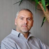 Ernesto Riveros - <strong>Compradora de Facebook </strong>